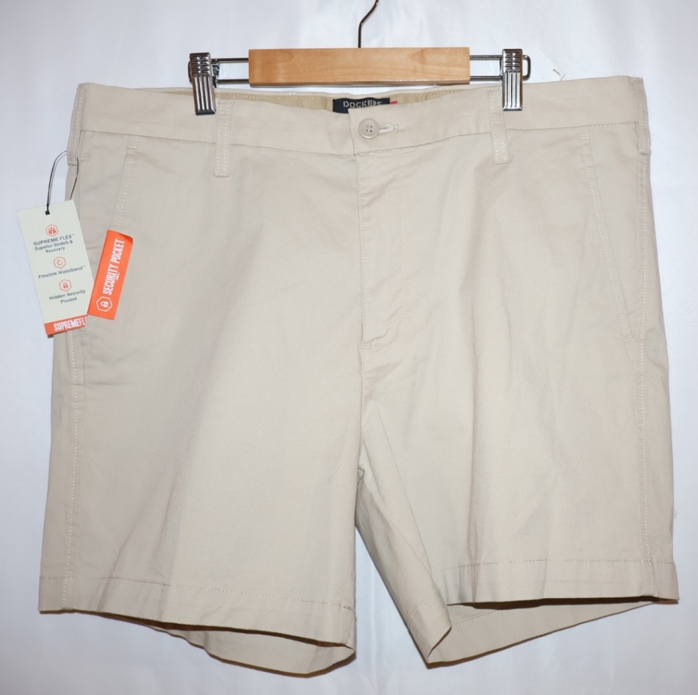 Dockers Ultimate Supreme Flex Shorts-Cream. 35" Waist. 6" Inseam. NWT.